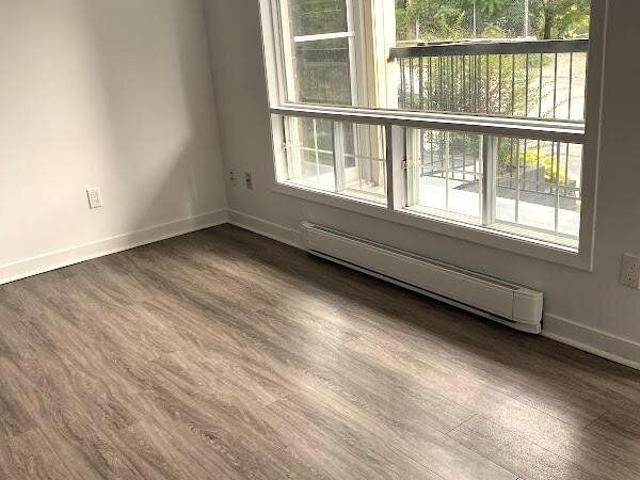 Immeuble 525 533 Rue Cliff Joli 3 1/2 à Louer
