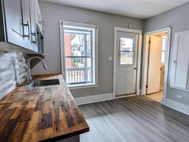 Immeuble 866 à 882 Short 5 1/2 *1000$ D'épicerie à La Signature D'un Bail!