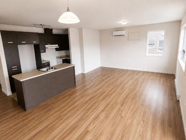 Immeuble 127 Rue Principale, Châteauguay Promotion à 1 700 $ Pendant 12 Mois! Grand 4 ½ à Louer – Châteauguay