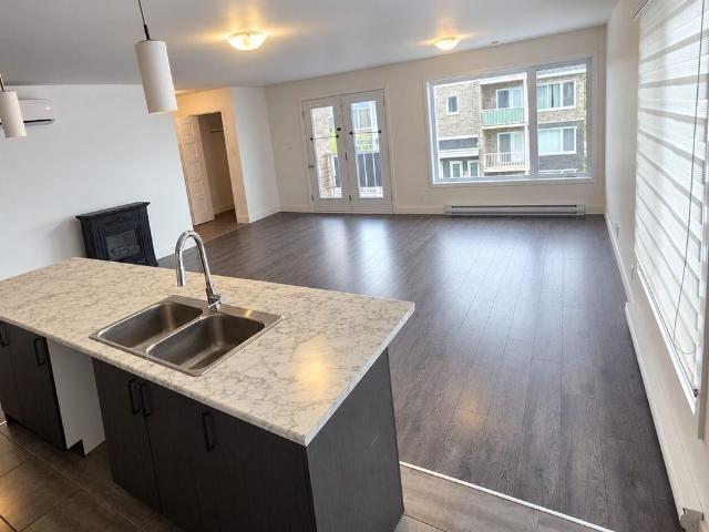 Immeuble 1510 1520 Rue Lionel Giroux, Drummondville Très Grand 5 ½ à Louer à Drummondville