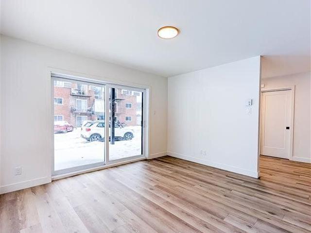 Immeuble 16 Rue Allen Est, Waterloo 5 1/2 1000 $ À L'EMMÉNAGEMENT!