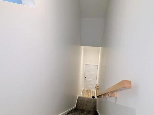 Immeuble 182 Rue Chevrefils, Saint Rémi Promotion à 1 745 $ Pendant 12 Mois! Appartement Style Maison De Ville 5 ½ Rénové à Louer – Saint‑Rémi
