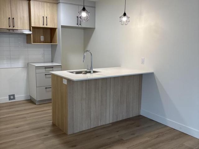 Immeuble 18 Rue Allen Est, Waterloo 5 1/2 1000$ À L'EMMÉNAGEMENT!