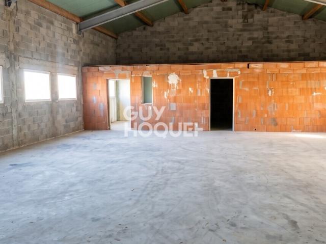 Immeuble à louer de 393 m²
