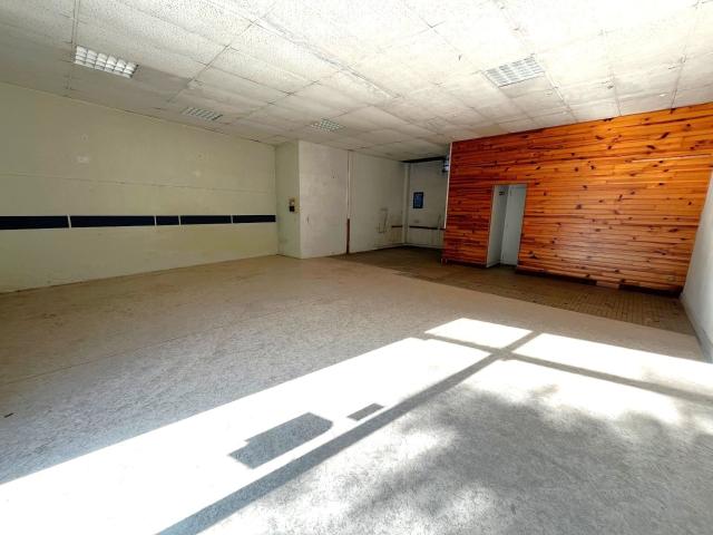 Immeuble à vendre, usage habitation et commerce, mitoyen des. 167m² Gourdon