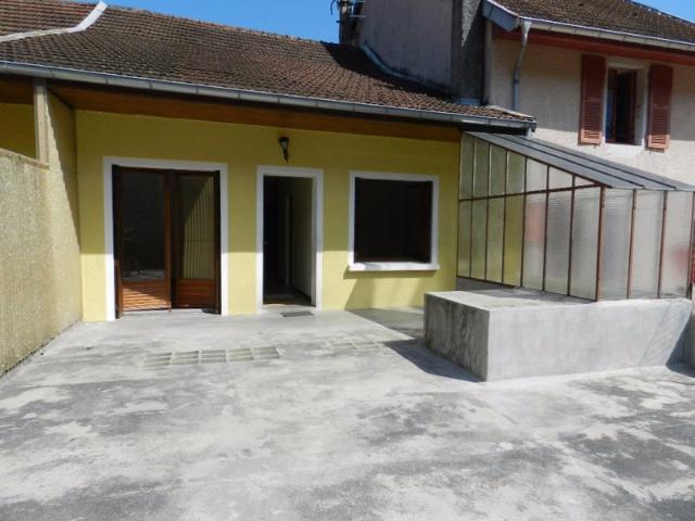 Immeuble avec appartement et local commercial