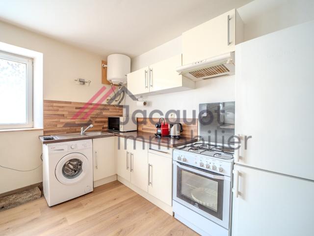 Immeuble avec grand appartement + studio Idéal investisseur. 197m² Lons le Saunier