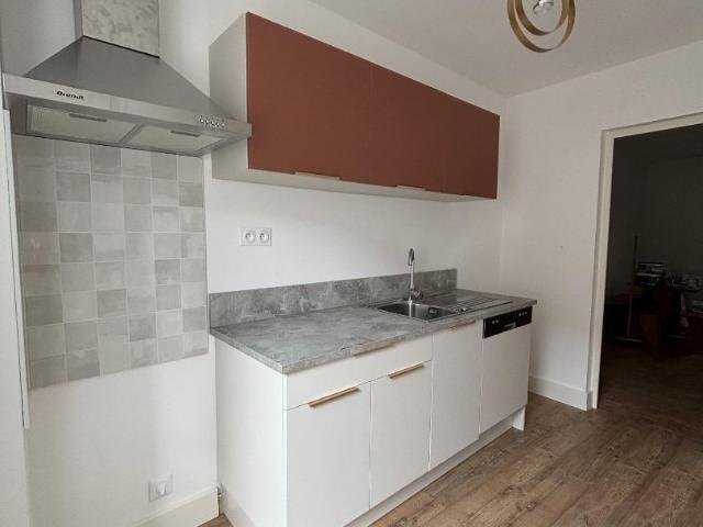 Immeuble avec local commercial et appartement