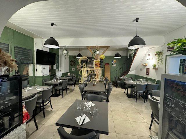 Immeuble Avec Pied Commercial Restaurant, Appartement T3 Et. 330m² Chinon