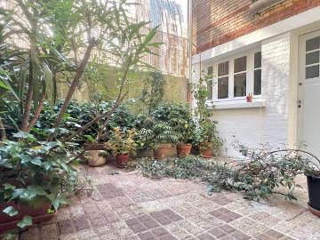 Immeuble Bourgeois 2 appartements 229 et 65 m2 un local