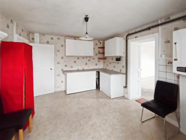 IMMEUBLE de 4 appartements de 306 m² à Bruyères