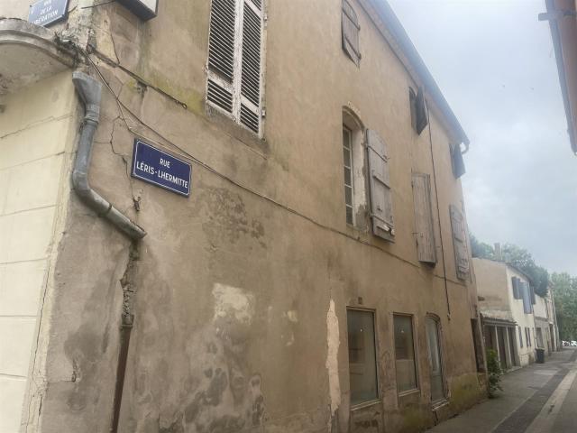 Immeuble de 4 appartements en centre ville à rénover. 245m² Marmande