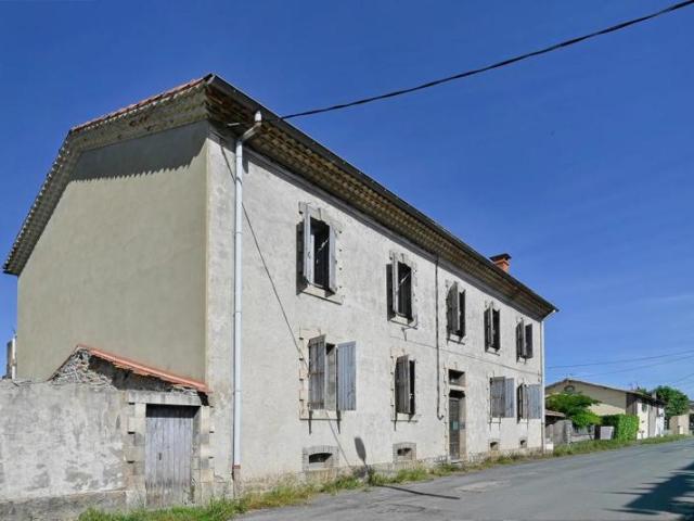 Immeuble de 4 lots de 253 m² situé à Alès