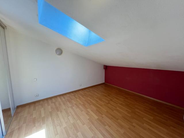 Immeuble de 8 appartements et locaux commerciaux au centre d. 455m² Miramont de Guyenne
