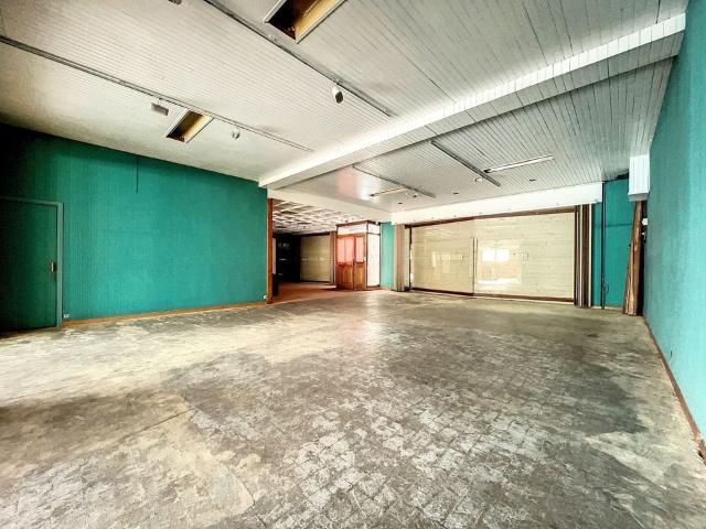 Immeuble de 1050m² avec terrain 1050m² Labégude