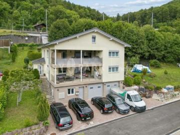 Immeuble de 2 appartements de 4.5 pièces offrant de nombreuses possibilités d'aménagement et de développement