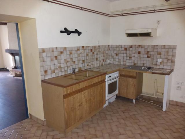 Immeuble de 2 appartements rénovés, libres,en centre bourg