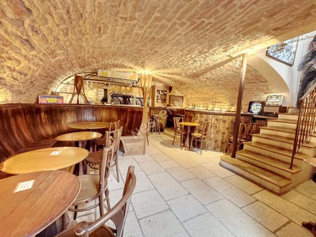Immeuble de caractère avec fort potentiel à Givry 200m² Givry