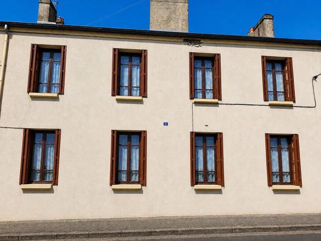 Immeuble de rapport 3 appartements, 3 garages T2, T3 et T5. 222m² Le Creusot
