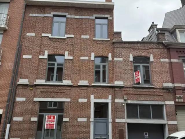 Immeuble de rapport à louer à Rue de l'Athénée 06 Charleroi