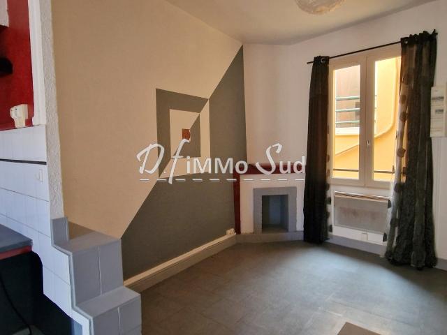 Immeuble de rapport composé de 6 appartements et 2 garages 206m² Narbonne