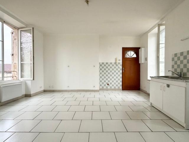 Immeuble de rapport en pierre 7 appartements T2 loués 10% de rentabilité Investissement rentable