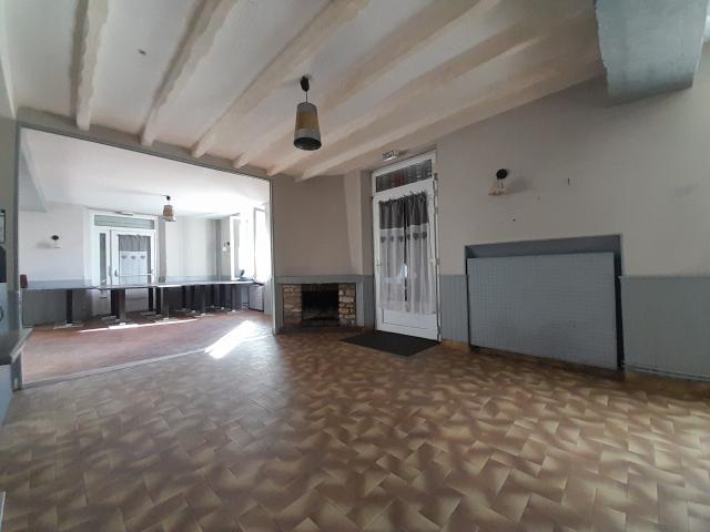 IMMEUBLE DE RAPPORT LOCAL COMMERCIAL + APPART 3 CHAMBRES ANGERVILLE PROCHE