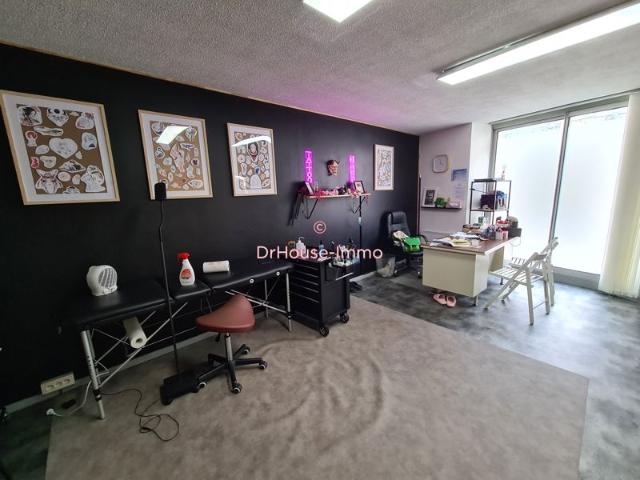 Immeuble de rapport 2 appartements un local commercial