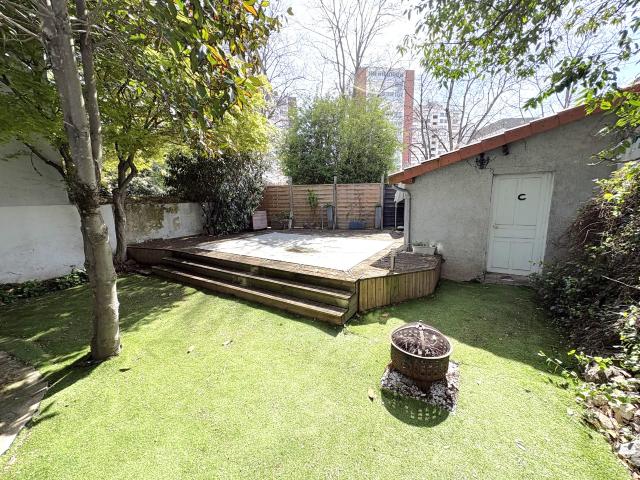 IMMEUBLE DE RAPPORT / 3 APPARTEMENTS / JARDIN PRIVATIF / PISCINE / CAVES / HYPER CENTRE CLERMONT FERRAND / BOU