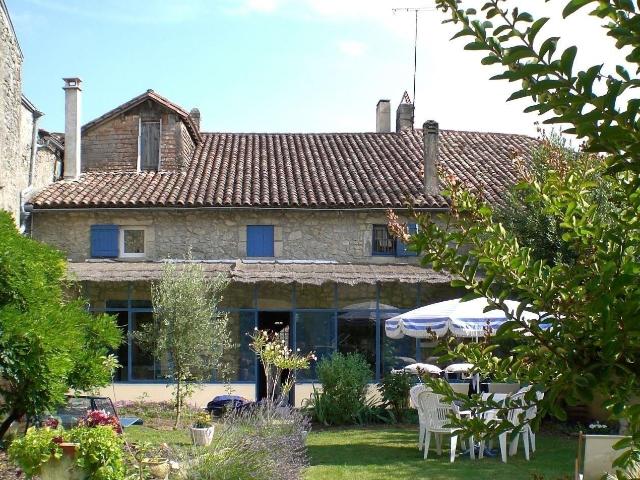 Immeuble de rapport, 3 logements et un local commercial 450m² Ruch