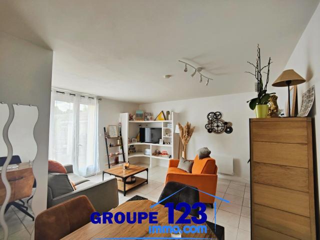 Immeuble de rapport 3 logements + garages sans copropriété 261m² Ormoy