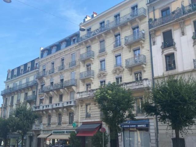 Immeuble de style ancien dans le quartier des Eaux Vives
