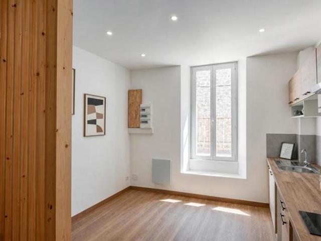 Immeuble en monopropriété avec logement T3 à Vals les Bains