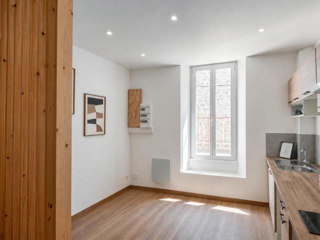 Immeuble en monopropriété avec logement T3 à Vals les Bains