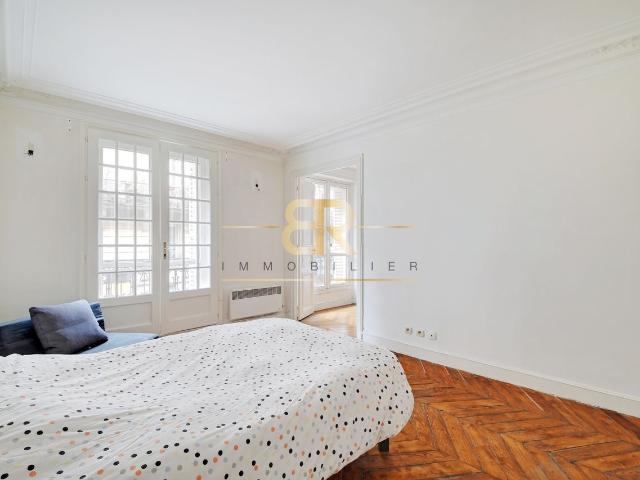 Immeuble en pierre de taille, appartement de 2/3 pièces