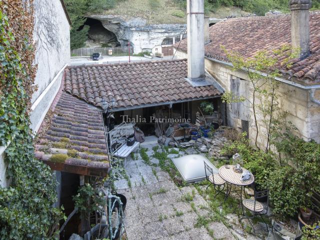 Immeuble en plein cœur de Brantome en Périgord, 8 pièces, 4. 316m² Brantôme