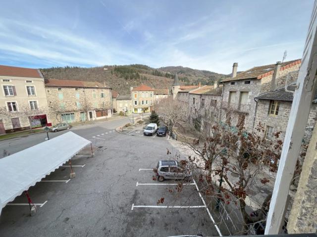 Immeuble locatif dans le centre village médiéval
