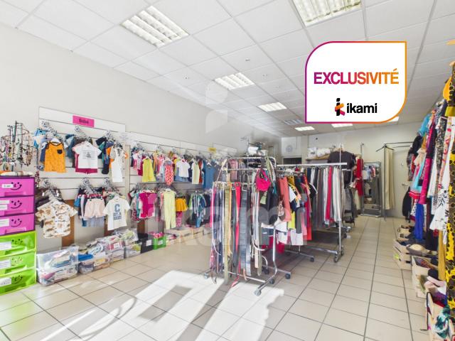 Immeuble mixte à fort potentiel avec commerce loué, deux app. 199m² Saint Jean En Royans