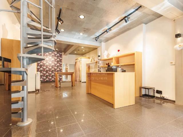 Immeuble mixte à louer avec 2 chambres, La Louvière