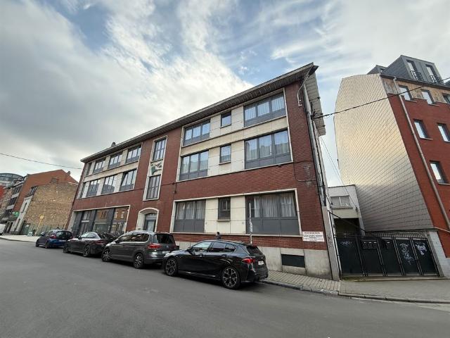 Immeuble professionnel de ± 1.260 m² avec 5 parkings privatifs