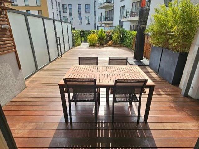 Immeuble récent terrasse jardin et parking