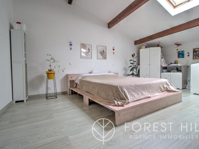 Maison de village en centre ville: deux appartements et gra. 125m² Céret