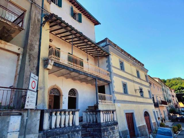 Palazzo / Stabile in vendita a Castiglione d'Orcia SI