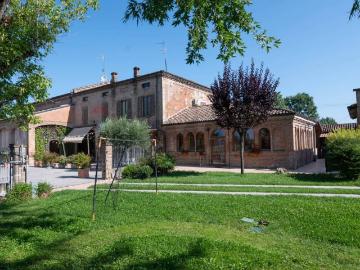 Palazzo / Stabile in vendita a Fontanellato PR