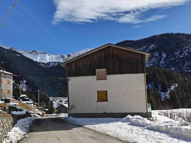 Palazzo / Stabile in vendita a Lanzada SO