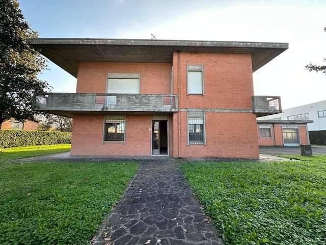 Casa indipendente in vendita a Mirandola MO
