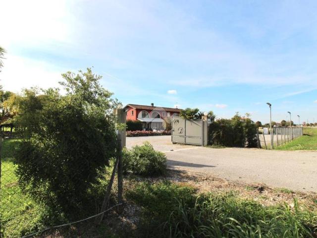 Palazzo / Stabile in vendita a San Michele al Tagliamento VE