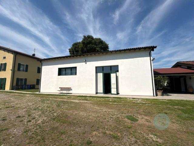 Loft / Open Space in vendita a San Felice sul Panaro MO