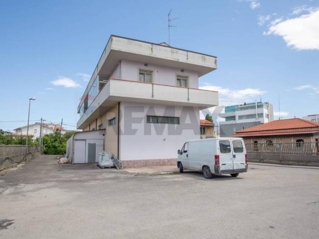Palazzo / Stabile in vendita a San Giovanni Teatino CH