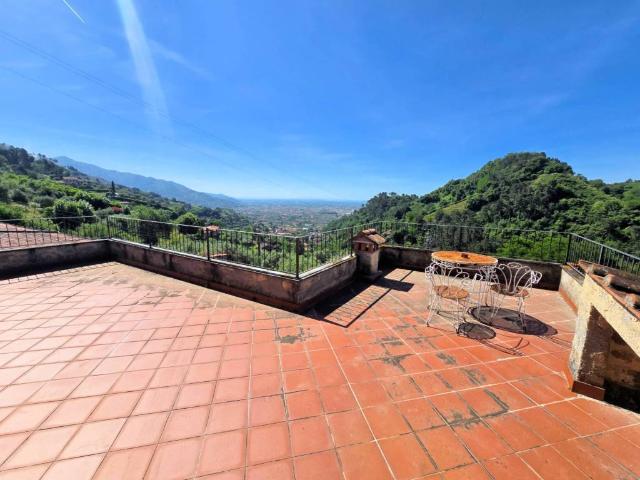 Casa indipendente in vendita a Pietrasanta LU